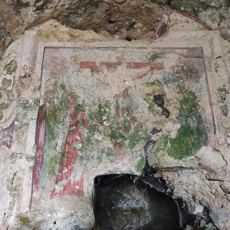 affresco nella grotta di san martino