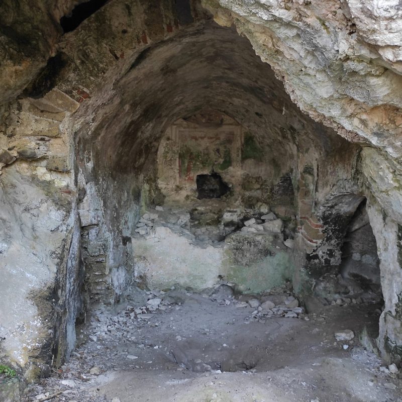 affresco nella grotta di san martino 2